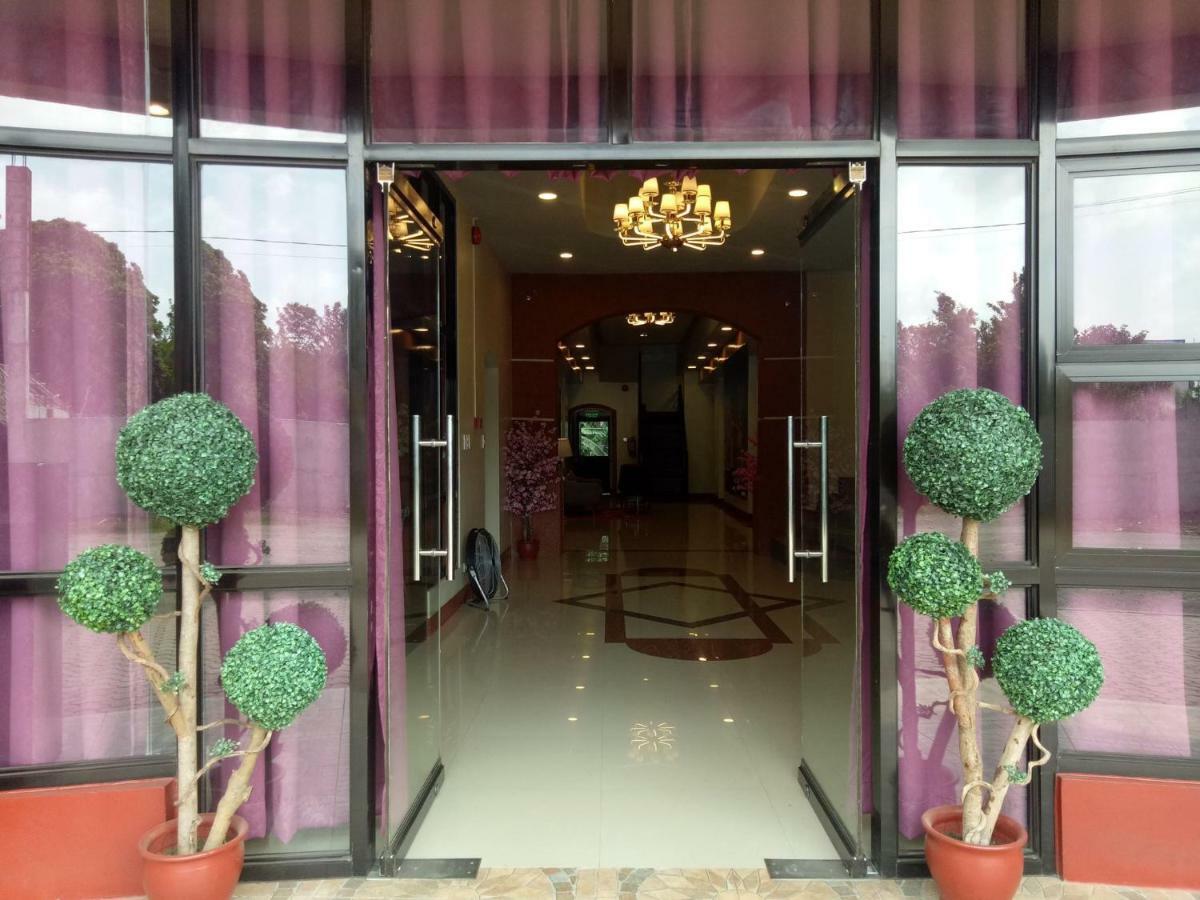 Elizabeth Hotel - Naga Pili  Exterior photo
